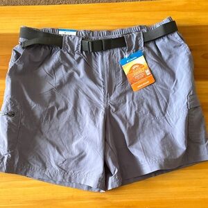 Columbia Women’s Light Gray Hybrid Shorts with Black Web Belt